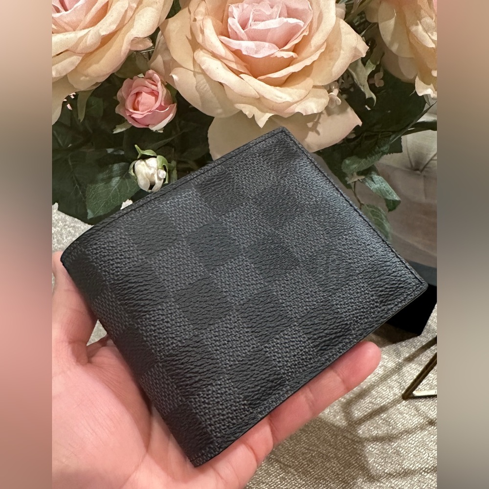 Louis Vuitton Amergio men’s Wallet | New and never been used